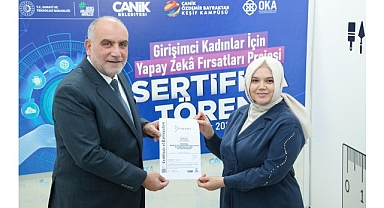 Canik Belediyesi'yle Yapay Zekâ Öğrenen Kadınların Sertifika Coşkusu 