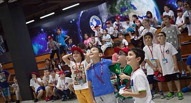 Çocuklar Yarıyıl Tatilinde Uzayın Sırlarını İzmir’de Keşfedecek