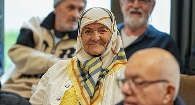 Huzurevi sakinlerine yeni yıl ziyareti