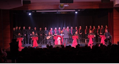 İnegöl Belediyesi THM Gençlik Korosu’ndan Kulakların Pasını Silen Konser