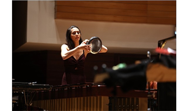 İzmir Devlet Senfoni Orkestrası’na tencere ve tava ile eşlik etti