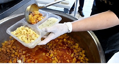 İznik Belediyesi’nden 365 Gün Sıcak Yemek Desteği