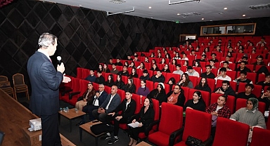 Kemer’de “Atatürk ve Cumhuriyet” konulu seminer