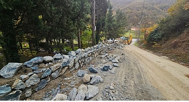 Mezarlıklara 6 bin metreküp taş duvar inşa ediliyor