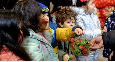 Minikler, yerli malını hal binasında öğrendi 