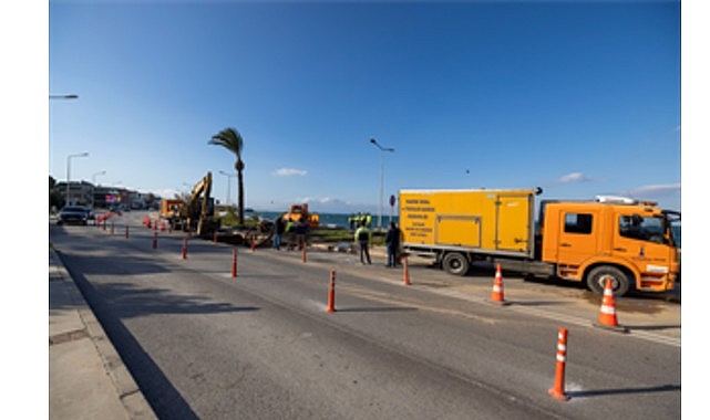 Mithatpaşa Caddesi’ndeki ana boru arızası için İZSU seferber oldu