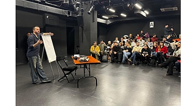 Oyun Yazımı Atölyesi Yazar, Yönetmen ve Oyuncu Murat Mahmutyazıcıoğlu’nun Atölyesiyle Başladı