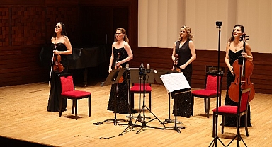 Türk bestecilerinin eserleri ayakta alkışlandı