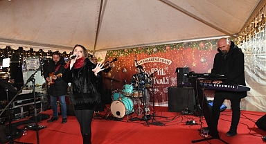 Yeni Yıl Festivali’nde Şarkılar Bursalıların İçini Isıttı