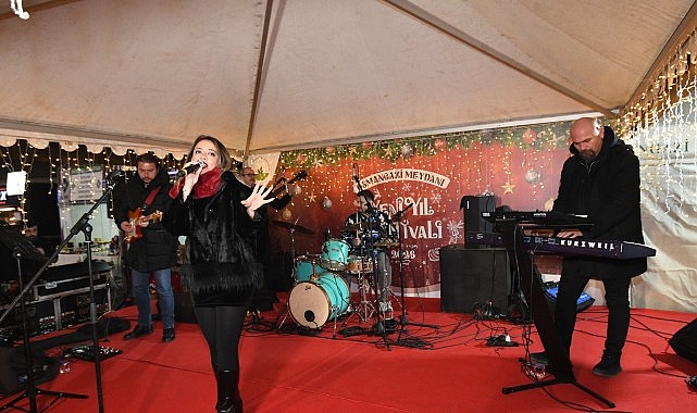 Yeni Yıl Festivali’nde Şarkılar Bursalıların İçini Isıttı