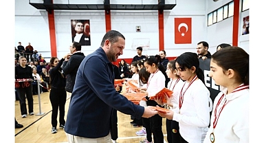 Balçova’daki Spor Turnuvasında Ortak Duruş: “Elinizi Zorbalığa Değil, Dostluğa Kaldırın”