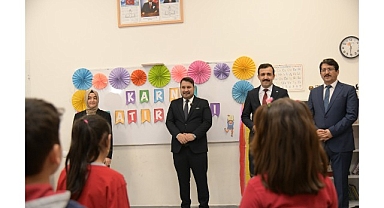 Başkan Çırpanoğlu Öğrencilerin Karne Heyecanına Ortak Oldu