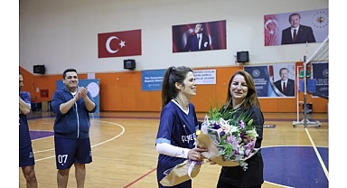 Çeşme Belediyesi Birimler Arası Voleybol Turnuvası coşkuyla tamamlandı