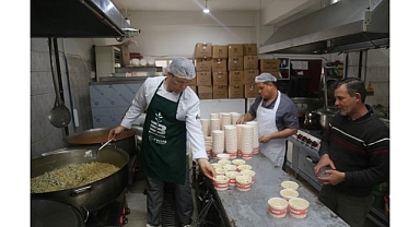 Edremit Belediyesi Aşeviyle Gönülleri Isıtıyor