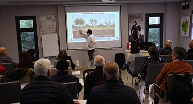 Efes Selçuk’ta Zeytin Budama Eğitimi Düzenlendi
