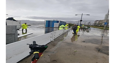 Fırtına duvarı Kordon’da taşkını önledi