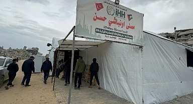 Gazze'de Ramazan'a çadır cami: İsrail yıktı, Büyükşehir kurdu