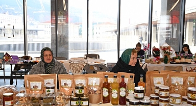 Girişimci Kadınların El Emeği Osmangazi Meydanı’nda Buluştu