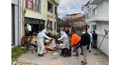Görükle’de iki katlı çöp ev temizlendi