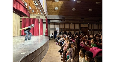 İnegöl’de Tiyatro Festivali Coşkusu Sürüyor