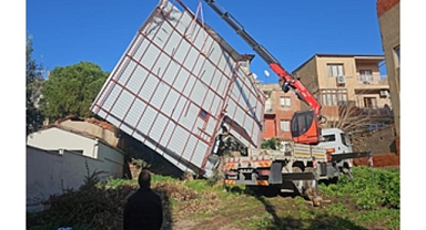 İzmir Büyükşehir Belediyesi ekiplerinin sağanak ve fırtına mesaisi