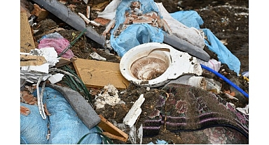 Kaçak dökülen yüzlerce ton atık temizleniyor