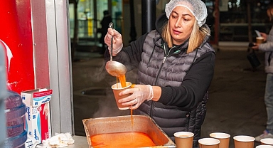 Karşıyaka’da 15 bin kişiye sıcak çorba ikramı