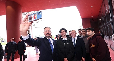 Kürşad Zorlu’dan Alev Alatlı Kütüphanesi’ne övgü