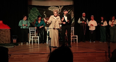 ‘Miras Değil Mübarek’ Tiyatro Oyunu İkinci Gösterimiyle Büyük Beğeni Topladı