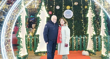 Nilüferliler 2026’yı Cumhuriyet Meydanı’nda karşıladı