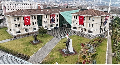 Osmangazi Belediyesi Binalarını Türk Bayraklarıyla Donattı