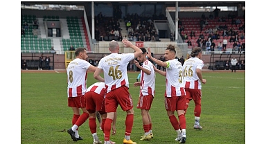 Sahada Zafer, Gollerde Vefa