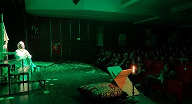 Şehir Tiyatroları'na İnegöl'de alkış yağmuru