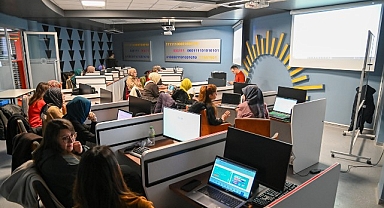 Selçuklu’da Öğretmenlere Yönelik Uygulamalı Yapay Zekâ Okuryazarlığı Atölyeleri Başladı