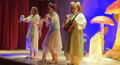 Tiyatro Festivaline 3 Muhteşem Oyunla Muhteşem Final