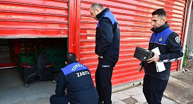 Torbalı Zabıtası'ndan halk sağlığını tehdit eden marketlere mühür