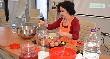 Üretici Pazarında çocuklara tohum, ailelerine sirke yapım atölyesi