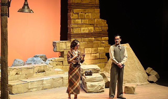 Bakırköy Belediye Tiyatroları’nda Yeni Dönem: 'Ay Tedirginliği' Galasında Yıldızlar Geçidi!