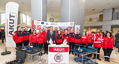 Başkan Tugay: Birden fazla yangın uçağı kiralamaya hazırız