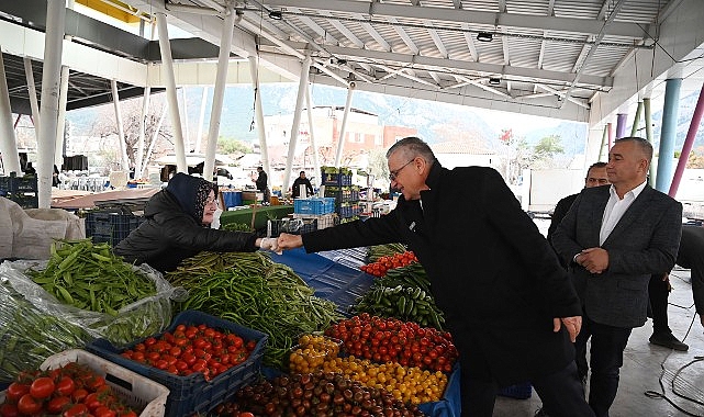Başkan Yardımcısı Emin Gül ve kardeşi Emel Gül Kurga’dan pazar esnafına çorba ikramı