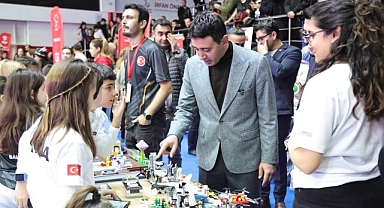 Bayraklı, Fibonacci Uluslararası Robot Olimpiyatları’na Ev Sahipliği Yaptı