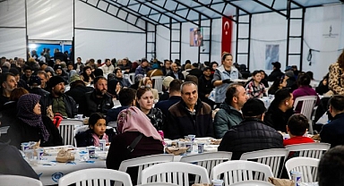 Bergama’da Yıllar Sonra Bir İlk: Cumhuriyet Meydanı’nda Ramazan Boyunca İftar Sofrası