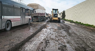 Büyükşehir, aşırı yağış sonrası kapanan yolları bir bir açıyor