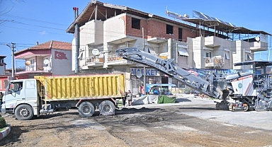 Büyükşehir’den Kula’da Ulaşım Konforu için 8 Bin Tonluk Asfalt Çalışması