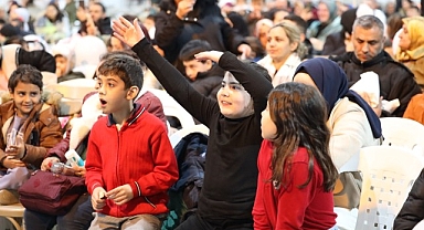 Büyükşehir’in İzmit’teki kardeşlik sofrası dolup taşıyor