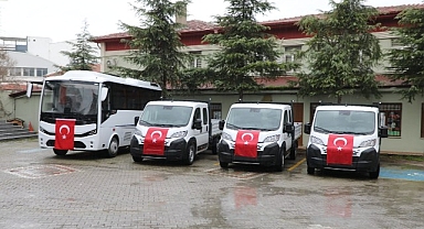 Edremit Belediyesi 8 yeni aracı hizmete sundu