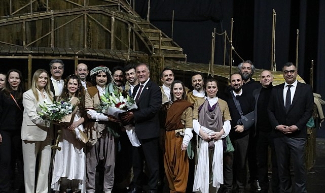 İBB Başkan Vekili Nuri Aslan, Yaşar Kemal’in 'Ağrı Dağı Efsanesi' Oyununu İzledi