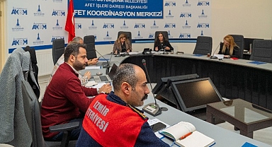 İzmir Büyükşehir Belediyesi’nden turuncu kod alarmı: Kriz masası devrede, tüm birimler sahada