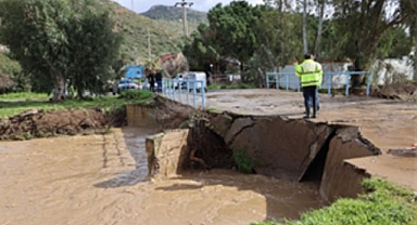 İzmir Büyükşehir Belediyesi’nin yağış seferberliği sürüyor