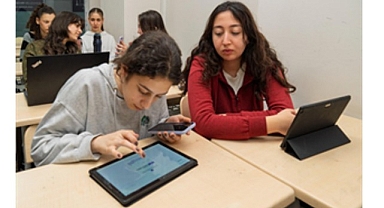 İzmirli öğrencilere yapay zekâ destekli matematik